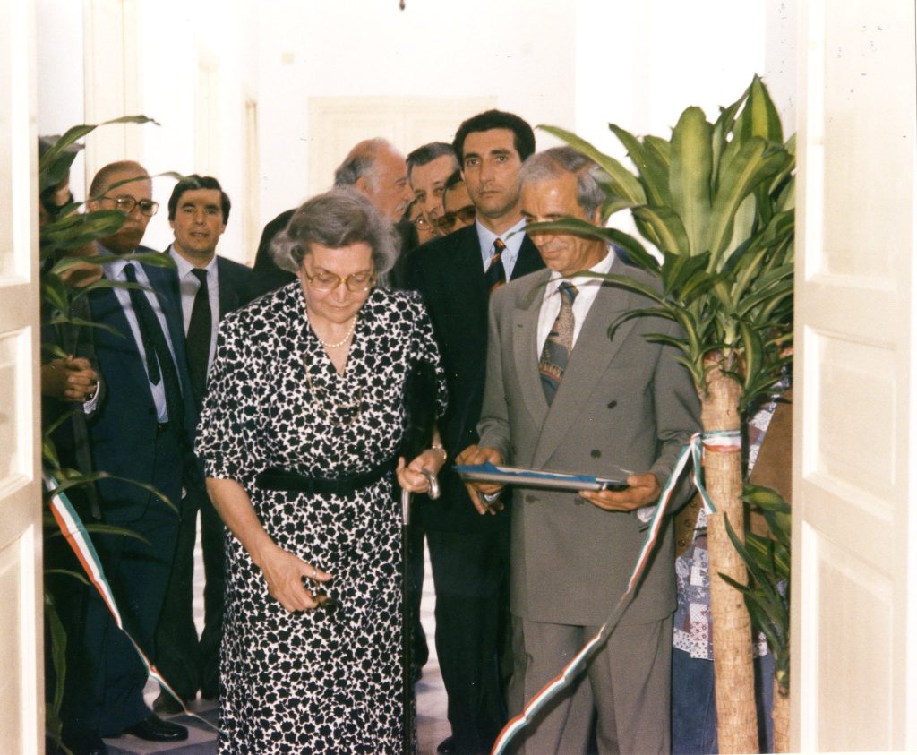 Inaugurazione della Fondazione Leonardo Sciascia - Il Sindaco di Racalmuto Alfonso Canicattà con la Sig.ra Sciascia